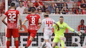 Freiburg (Germany), 06/05/2023.- Kevin Kampl of Leipzig (2R) scores the 0-1 during the German Bundesliga soccer match between SC Freiburg and RB Leipzig in Freiburg, Germany, 06 May 2023. (Alemania) EFE/EPA/RONALD WITTEK CONDITIONS - ATTENTION: The DFL regulations prohibit any use of photographs as image sequences and/or quasi-video.