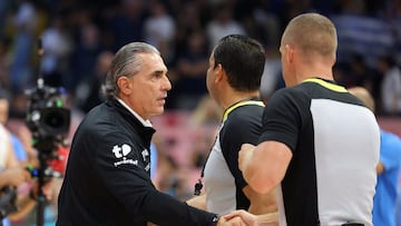 Basketball - FIBA EuroBasket 2025 - Group Phase - Spain v Greece - Spyros Kyprianou Athletic Center, Limassol, Cyprus - September 4, 2025 Spain head coach Sergio Scariolo shakes hands with a match official REUTERS/Yiannis Kourtoglou