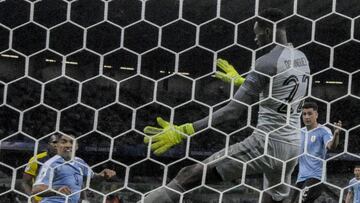 El arquero fue lo único destacado de una espantosa presentación del equipo de Hernán 'Bolillo' Gómez que mostró el peor nivel de la primera fecha.