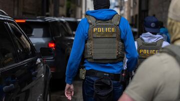 Agentes del Servicio de Control de Inmigración y Aduanas.