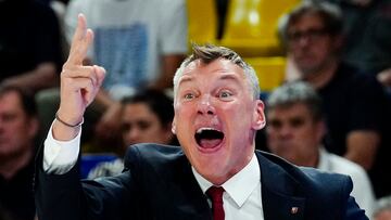 BARCELONA (ESPAÑA), 07/06/2023.- El entrenador lituano del Barça, arunas Jasikevicius, da instrucciones este miércoles, durante el primer partido correspondiente a las semifinales del playoff de la Liga ENDESA, entre el Barça y el Unicaja, en Barcelona. EFE/ Enric Fontcuberta