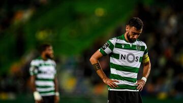 Sporting's Portuguese midfielder Bruno Fernandes (R) gestures during the Portuguese League football match between SL Sporting CP vs Belenenses SAD at Alvalade stadium in Lisbon on November 10, 2019. (Photo by PATRICIA DE MELO MOREIRA / AFP)