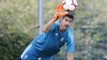 Nereo Champagne entrenando con el Real Oviedo.