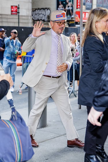 John Leguizamo, actor, comediante y productor de cine estadounidense, llegando al Madison Square Garden para presenciar el cuarto partido de la eliminatoria de Playoffs entre los Boston Celtics y los New York Knicks.