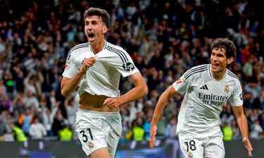 2-1. Jacobo Ramón y Jesús Vallejo celebran el segundo gol del conjunto blanco.