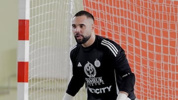 Dennis Cavalcanti, en un partido con el Kairat Almaty.