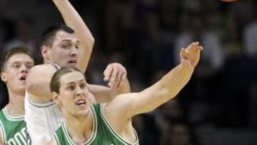 Jonas Maciulis y Kelly Olynyk.