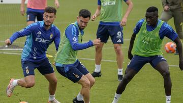 OVIEDO, 16/06/2025.- Los jugadores del Oviedo durante el entrenamiento para el partido de vuelta de la final de ascenso a Primera División que disputa ante el Mirandés este sábado en el Carlos Tartiere. EFE/Paco Paredes