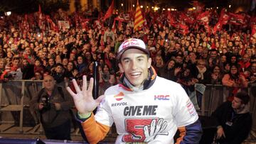 Márquez celebra sus cinco títulos: ¡'Give me five', Cervera!