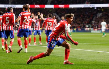 2-0. Giuliano Simeone celebra su segundo gol que marca en el minuto 16 de partido. Doblete del jugador argentino.