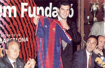 Figo, el día de su presentación como jugador del Barcelona.