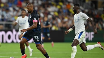 Pachuca's Venezuelan forward #23 Salomon Rondon and Al Hilal's Saudi defender #87 Hassan Al-Tambakti fight for the ball during the FIFA Club World Cup 2025 Group H football match between Saudi's Al-Hilal and Mexico's Pachuca at the Geodis Park stadium in Nashville on June 26, 2025. (Photo by Federico PARRA / AFP)