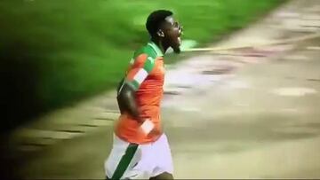 La última irreverencia de Aurier: simuló cortarse el cuello