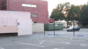 Nuevo pasatiempos: golpear a Trump con balones de fútbol