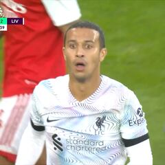 Thiago decide el Arsenal - Liverpool y se queda con esta cara: vean su decisiva acción