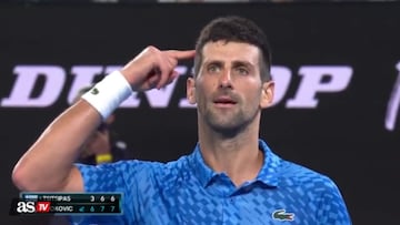 Djokovic celebra igualar a Nadal... ¡copiando a Alcaraz delante de toda la pista llena!
