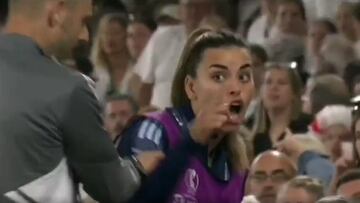 La escena completa de la bronca de Misa con la árbitra tras el gol inglés