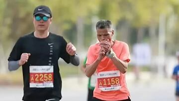 Ver para creer: un hombre completa una maratón sin parar de fumar