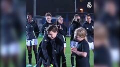 El aplaudido gesto de Misa con este niño: su cara lo dice todo