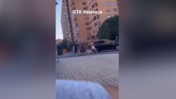 A pedradas una familia contra un coche en Valencia: el desenlace es sobrecogedor