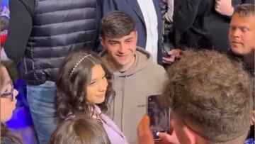 Ya le pasó a Gavi y ahora a Pedri: atentos a la escena con esta chica