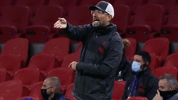 Klopp claims he must 'look like an idiot' with touchline antics
