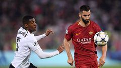 Soccer Football - Champions League Semi Final Second Leg - AS Roma v Liverpool - Stadio Olimpico, Rome, Italy - May 2, 2018   Roma&#039;s Maxime Gonalons in action with Liverpool&#039;s Georginio Wijnaldum    REUTERS/Alberto Lingria