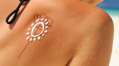 La crema solar para tatuajes Bepanthol Tattoo protege e hidrata la piel.