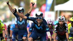 El ciclista del Movistar Alex Aranburu Deba celebra su victoria en la segunda etapa del Tour du Limousin.