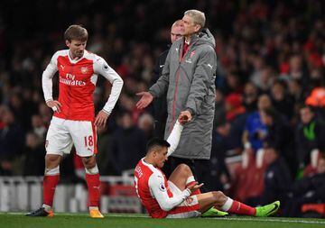 Arsene Wenger will be hoping that Alexis Sanchez recovers from ball in face injury.