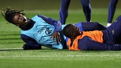 Momento en el que Camavinga se lesiona tras el lance con Dembélé.