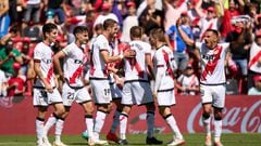 MADRID, SPAIN - SEPTEMBER 10: Players of Rayo Vallecano celebrate their side's second goal during the LaLiga Santander match between Rayo Vallecano and Valencia CF at Campo de Futbol de Vallecas on September 10, 2022 in Madrid, Spain. (Photo by Angel Martinez/Getty Images)