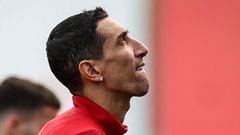 Benfica's Argentinian forward #11 Angel Di Maria attends a training session at the Benfica Campus training centre in Seixal on November 28, 2023 on the eve of the UEFA Champions League first round group D football match between SL Benfica and FC Inter Milan. (Photo by PATRICIA DE MELO MOREIRA / AFP)