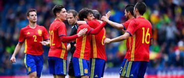 Azpilicueta (far left) and Bellerín (second left) are both part of Spain's Euro 2016 squad.