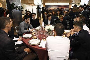 Real Madrid sat down for their traditional Christmas lunch at the Bernabéu today.