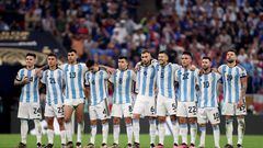 LUSAIL CITY, QATAR - DECEMBER 18: Argentina players line up during the penalty shootout during the FIFA World Cup Qatar 2022 Final match between Argentina and France at Lusail Stadium on December 18, 2022 in Lusail City, Qatar. (Photo by Julian Finney/Getty Images)