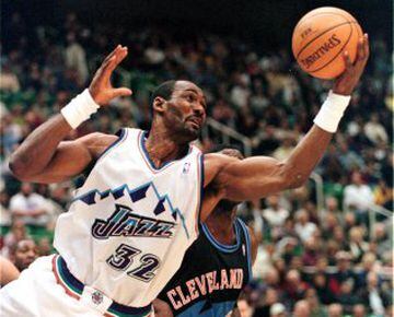 Jugó en los Utah Jazz (1985-2003) y en Los Angeles Lakers (2003-2004). Consiguió dos MVP de la NBA y 11 nominaciones en el Mejor Quinteto de la NBA, siendo además el quinto jugador que más veces ha estado seleccionado para disputar el All Star con 14 convocatorias. Malone es el segundo máximo anotador de la historia de la NBA con 36.928 puntos, sólo por detrás de Kareem Abdul-Jabbar con 38.387.