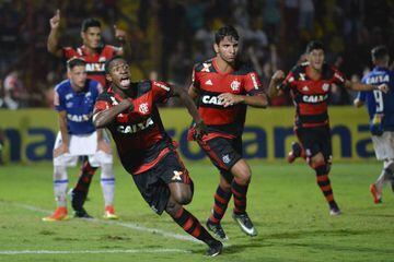 Vinicius Júnior finds the net against Cruzeiro.
