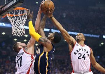 Indiana Pacers Paul George outmuscled by Valanciunas and Powell (Toronto Raptors)