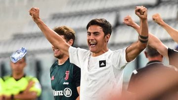 Soccer Football - Serie A - Juventus v Sampdoria - Allianz Stadium, Turin, Italy - July 26, 2020    Juventus&#039; Paulo Dybala celebrates winning the match and Serie A, as play resumes behind closed doors following the outbreak of the coronavirus disease