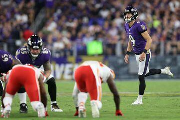 BALTIMORE, MARYLAND - SEPTEMBER 19: Justin Tucker #9 of the Baltimore Ravens prepares to kick a 43-yard field goal against the Kansas City Chiefs during the second quarter at M&T Bank Stadium on September 19, 2021 in Baltimore, Maryland.