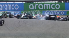 Russell destroza la carrera de Carlos Sainz en una curva