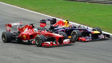 Fernando Alonso y Mark Webber luchando en el asfalto en 2013.