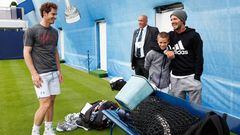 Andy Murray calienta con Romeo Beckham para el Queen&rsquo;s Club