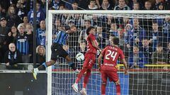 Club Brugge's Brazilian forward Igor Thiago (L) scores the team's first goal during the return leg of the play-off for the UEFA Europa Conference League between Club Brugge KV and Atletico Osasuna in Bruges on August 31, 2023. (Photo by BRUNO FAHY / Belga / AFP) / Belgium OUT