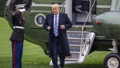 Washington (United States), 28/03/2020.- US President Donald J. Trump steps off Marine One on the South Lawn of the White House in Washington, DC, USA, on 28 March 2020. President Donald Trump went to Naval Station Norfolk to send off The USNS COMFORT for