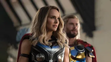 Por qué Zeus en Thor: Love and Thunder, qué relación tiene y lo interpreta? - Tikitakas