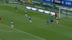 ¡El gol más raro del Inter! Alexis remató al palo y Lukaku hizo esto