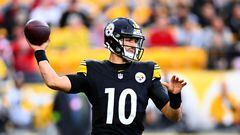 PITTSBURGH, PENNSYLVANIA - DECEMBER 03: Mitch Trubisky #10 of the Pittsburgh Steelers throws a pass during the third quarter in the game the Arizona Cardinals at Acrisure Stadium on December 03, 2023 in Pittsburgh, Pennsylvania.   Joe Sargent/Getty Images/AFP (Photo by Joe Sargent / GETTY IMAGES NORTH AMERICA / Getty Images via AFP)