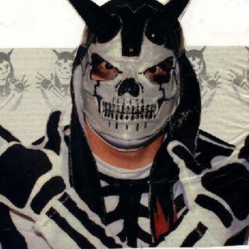 Las luchas en jaula poco a poco se convirtieron en emblemas de la AAA y, para Triplemanía 5 B, La Calama vió caer su máscara ante ‘Los Cocos, Máscara Sagrada JR y Súper Muñeco.
